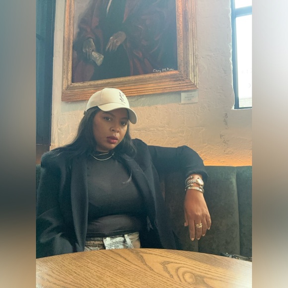 Meet your Posher, Raven - Picture 4 of 6